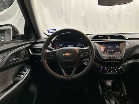 Used 2023 Chevrolet TrailBlazer LT FWD image 13