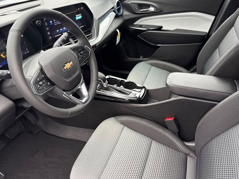New 2026 Chevrolet Trax LT w/ Driver Confidence Package image 9