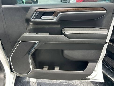 Used 2025 Chevrolet Silverado 1500 LT RWD image 38