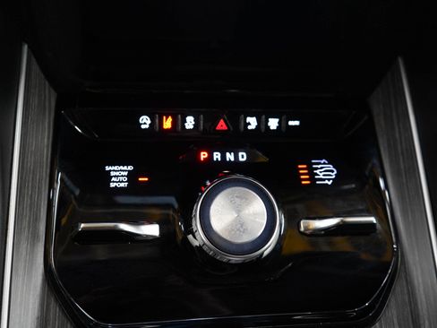 Used 2024 Jeep Wagoneer Series III AWD/4WD image 24