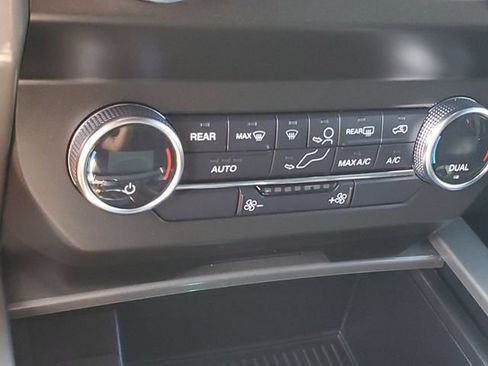 Used 2020 Ford Expedition XLT w/ Equipment Group 201A AWD/4WD image 27
