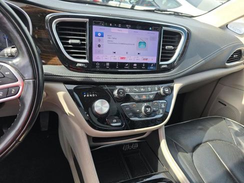 Used 2022 Chrysler Pacifica Limited FWD image 8