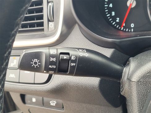 Used 2018 Kia Sorento SX image 17