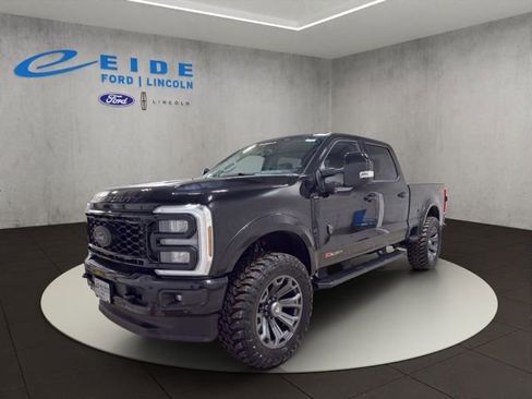 New 2026 Ford F250 Lariat w/ Black Appearance Package image 4