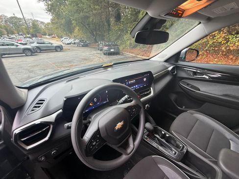 Used 2025 Chevrolet TrailBlazer LT image 33