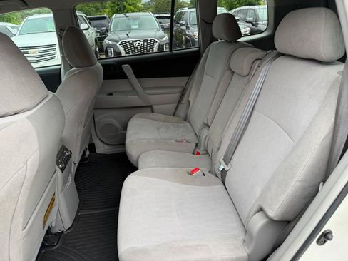 Used 2013 Toyota Highlander FWD w/ Cold Weather Pkg image 13