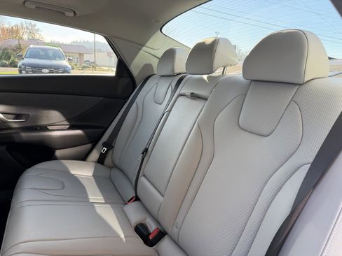 Certified 2025 Hyundai Elantra Limited image 28