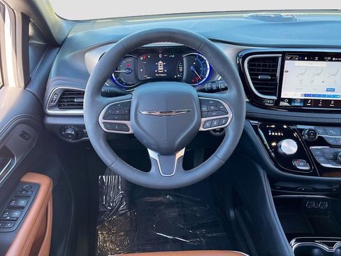 Certified 2024 Chrysler Pacifica Pinnacle image 24
