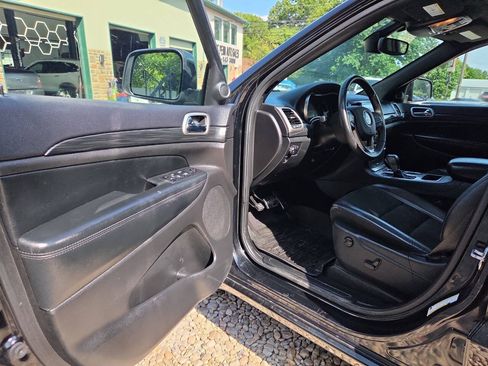 Used 2019 Jeep Grand Cherokee Altitude AWD/4WD image 13
