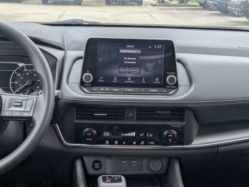 Used 2024 Nissan Rogue SV FWD image 19
