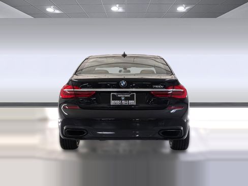 Used 2017 BMW 750i RWD image 10