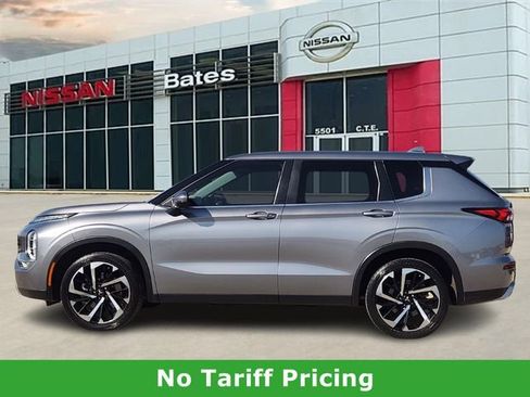 Used 2022 Mitsubishi Outlander SE image 3