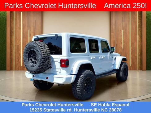Used 2023 Jeep Wrangler Unlimited Sahara AWD/4WD image 33
