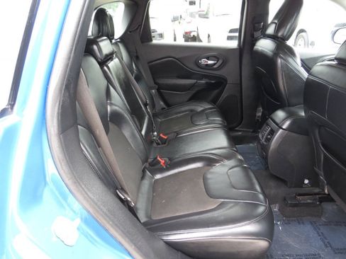 Used 2020 Jeep Cherokee Latitude Plus FWD image 11