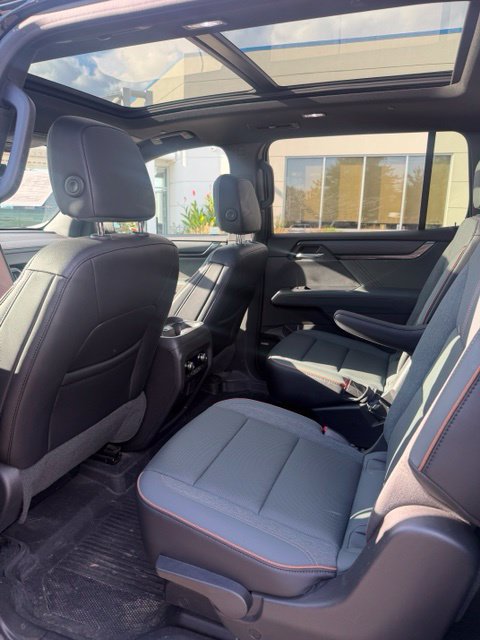 Used 2026 GMC Acadia AT4 w/ Luxury Package AWD/4WD image 4