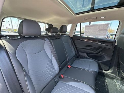 New 2026 Volkswagen Tiguan SE FWD image 9