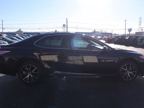 Used 2019 Toyota Camry SE image 6