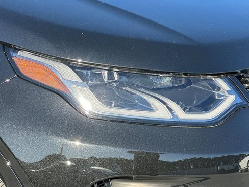 Used 2025 Land Rover Discovery Sport S image 12