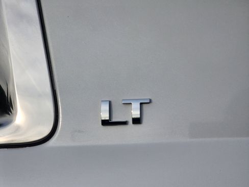 Used 2016 Chevrolet Suburban LT image 11