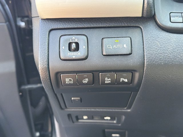 Used 2013 Lexus LS 460 L w/ All-Weather Pkg RWD image 12