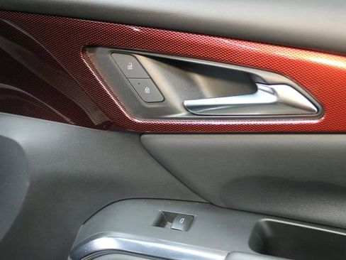 Used 2024 Chevrolet Traverse Z71 image 9