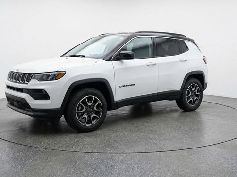 Used 2025 Jeep Compass Trailhawk AWD/4WD image 3