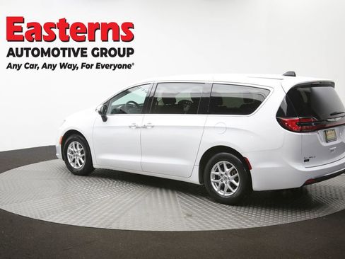 Used 2023 Chrysler Pacifica Touring-L FWD image 63