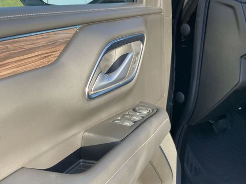 Used 2022 Chevrolet Suburban LS image 15