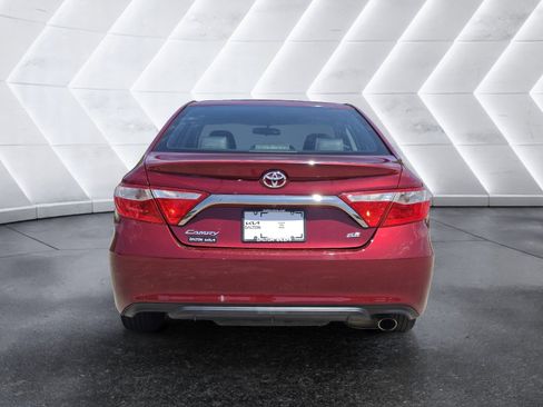 Used 2016 Toyota Camry SE image 4