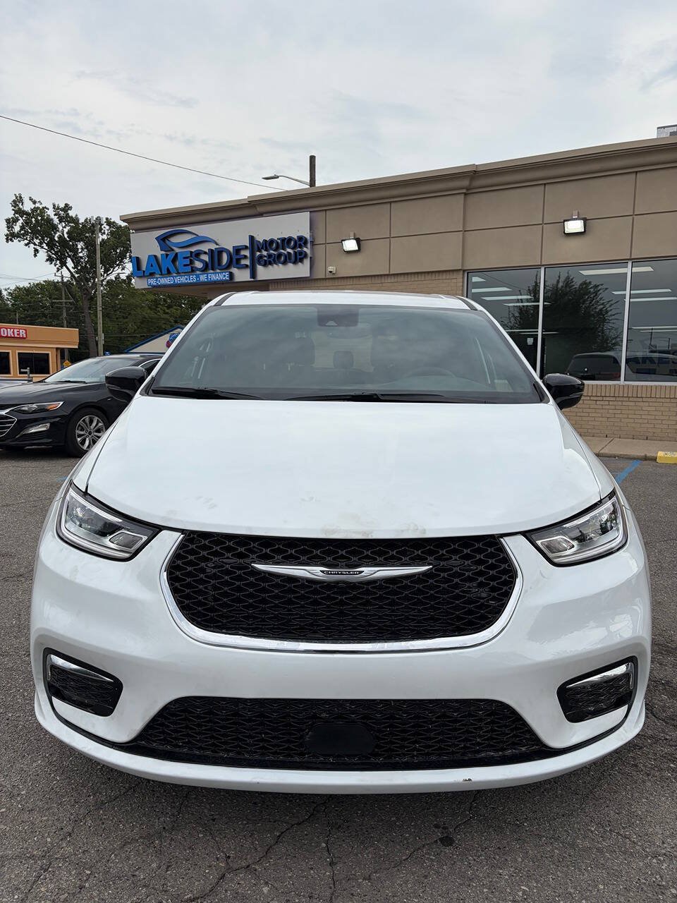 Used 2026 Chrysler Pacifica Select FWD image 2
