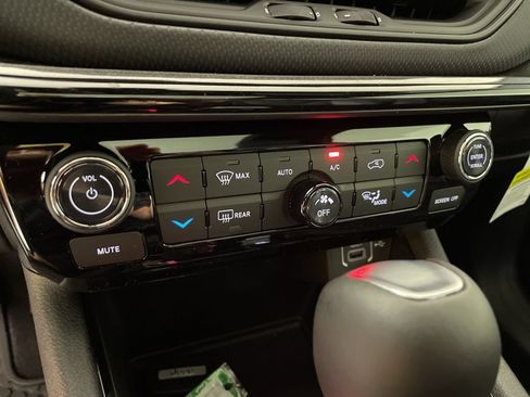 New 2026 Jeep Compass Latitude w/ Sun and Sound Group AWD/4WD image 30