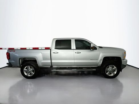 Used 2019 Chevrolet Silverado 2500 W/T AWD/4WD image 8