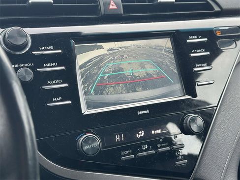 Used 2020 Toyota Camry SE image 23