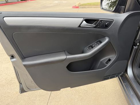 Used 2016 Volkswagen Jetta SE FWD image 20