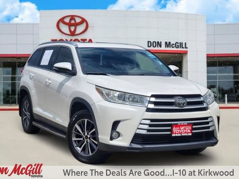 Used 2019 Toyota Highlander XLE FWD image 1