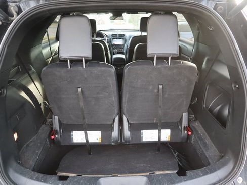 Used 2019 Ford Explorer XLT w/ Equipment Group 202A image 8