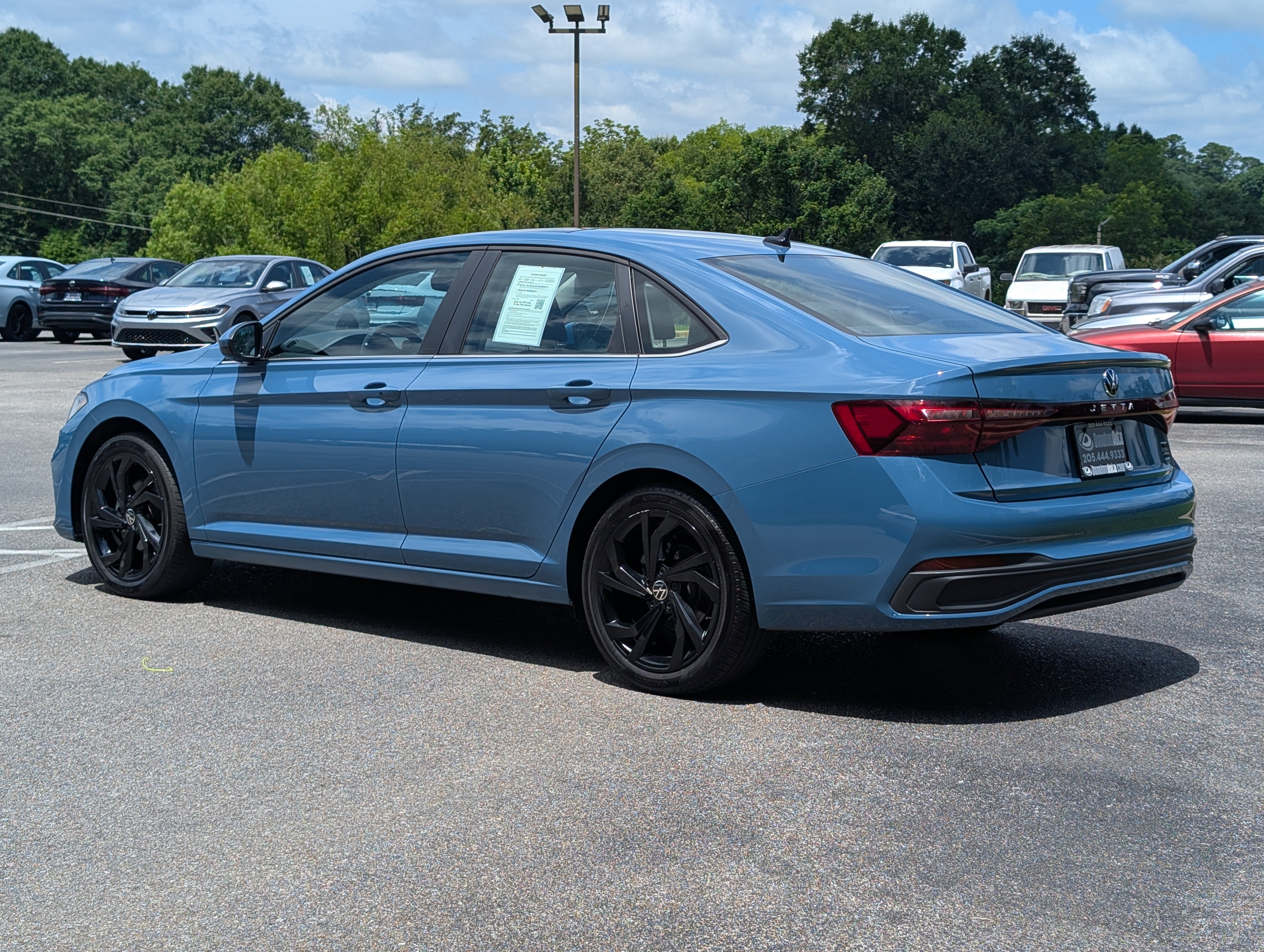 Used 2025 Volkswagen Jetta SE w/ Sunroof Package FWD image 7