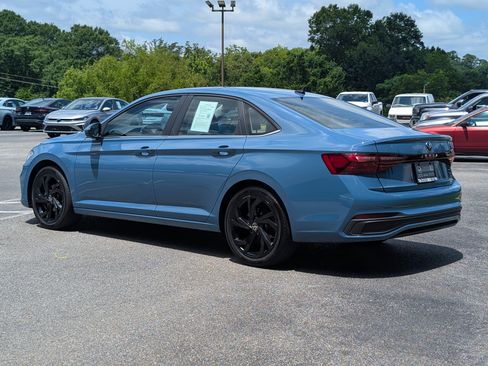 Used 2025 Volkswagen Jetta SE w/ Sunroof Package FWD image 7