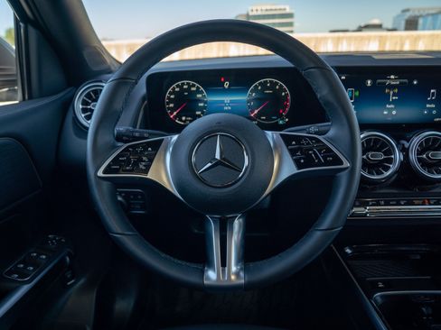 Used 2026 Mercedes-Benz GLB 250 4MATIC image 23