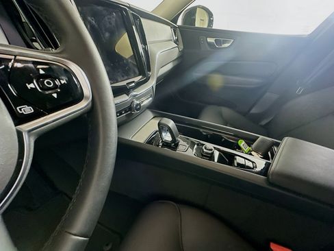 Used 2025 Volvo XC60 B5 Plus image 34