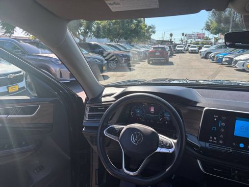 Used 2024 Volkswagen Atlas SE AWD/4WD image 36