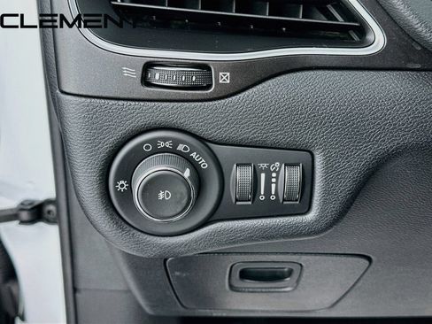 Used 2019 Jeep Cherokee Trailhawk AWD/4WD image 13