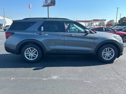 Used 2026 Ford Explorer Active RWD image 2