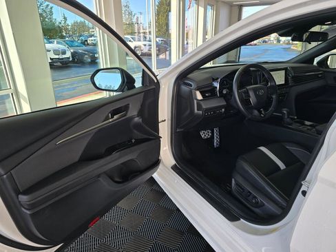 Used 2025 Toyota Camry SE image 18
