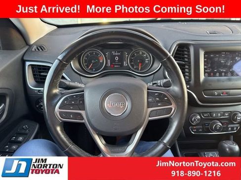Used 2019 Jeep Cherokee Latitude Plus image 11