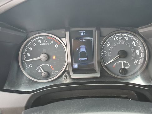 Used 2020 Toyota Tacoma TRD Sport image 15