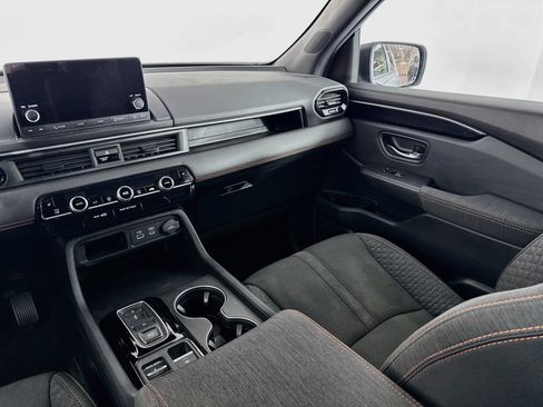 Certified 2025 Honda Pilot Sport image 22
