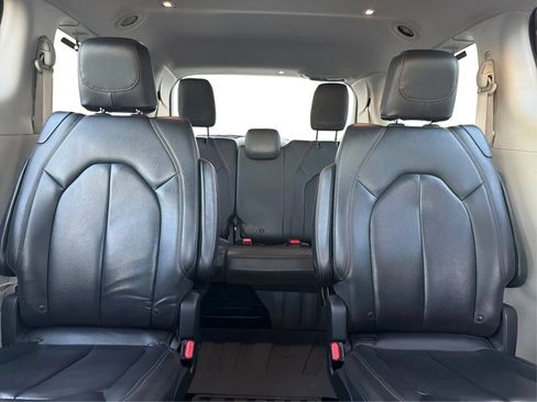 Used 2018 Chrysler Pacifica Touring-L Plus FWD image 15