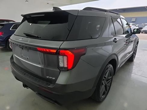 Used 2025 Ford Explorer ST-Line w/ ST-Line Street Pack AWD/4WD image 2