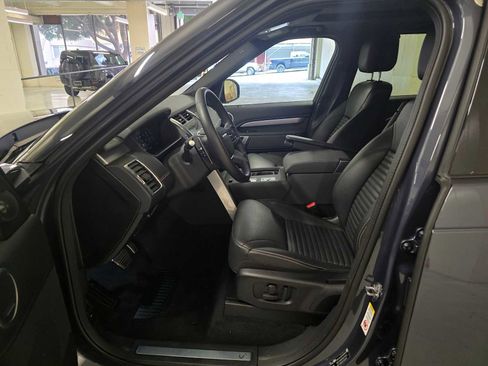 Used 2025 Land Rover Discovery Dynamic SE image 23